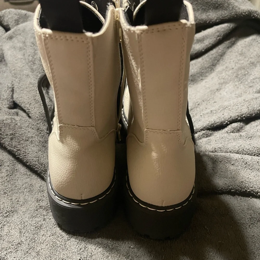 Union Bay Boots - Picture 3 of 8